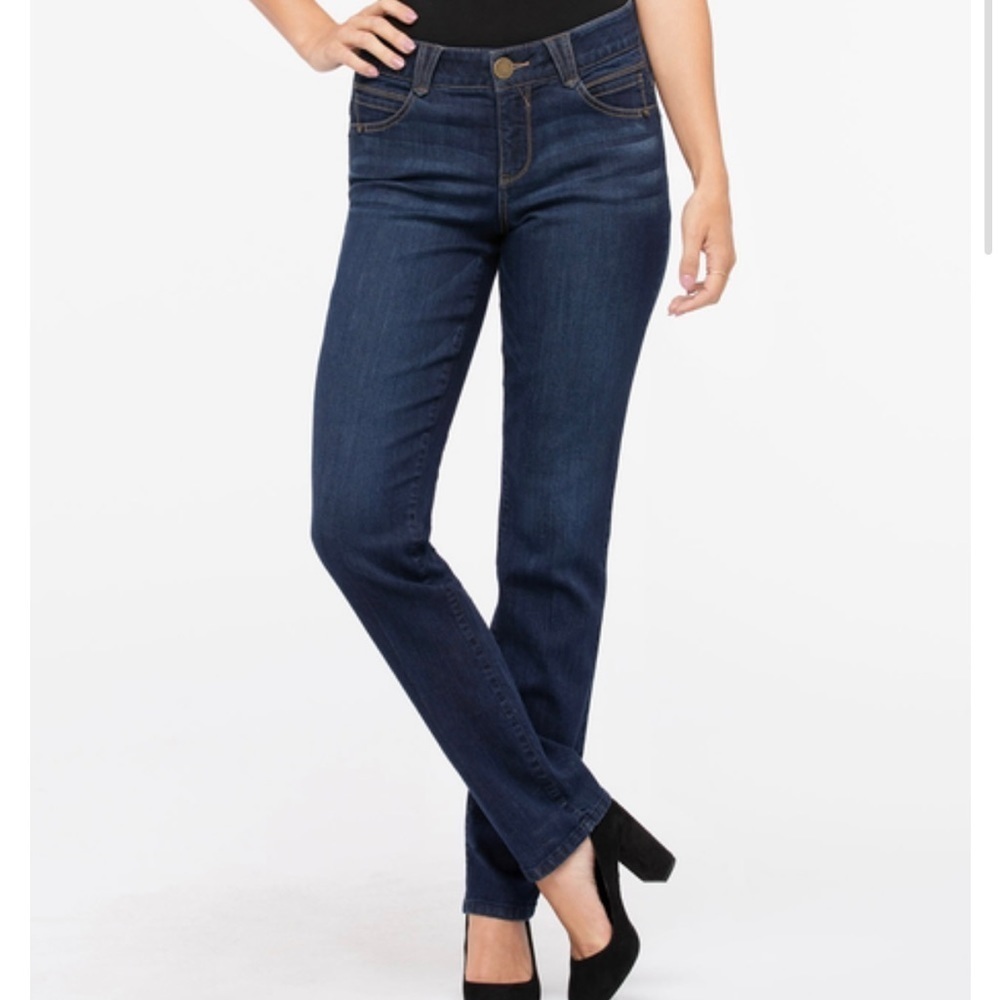 Democracy soft, twill, jeans in a lightly distressed, stretch gray